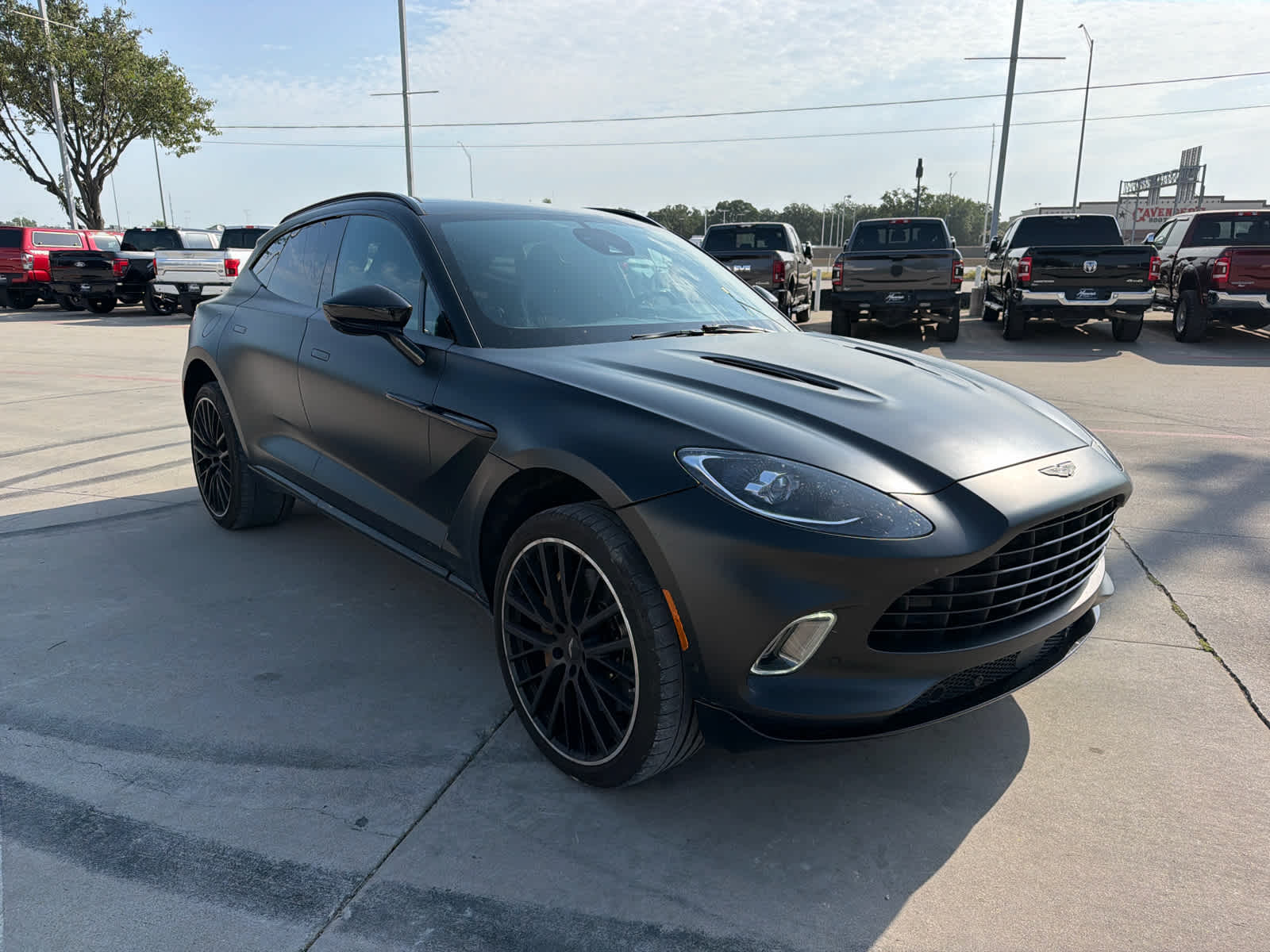 aston martin dbx 2023 SD7VUJAWXPTV06883 image aston martin dbx 2023 SD7VUJAWXPTV06883 image